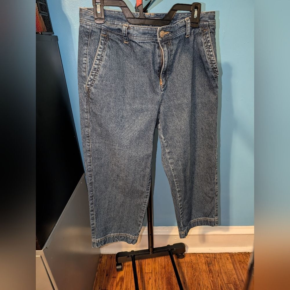 Liz Claiborne Cosette Blue Denim Capri Jeans Size 10